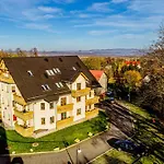 Wonder - W Spokojnej Okolicy, Z Widokiem Na Gory